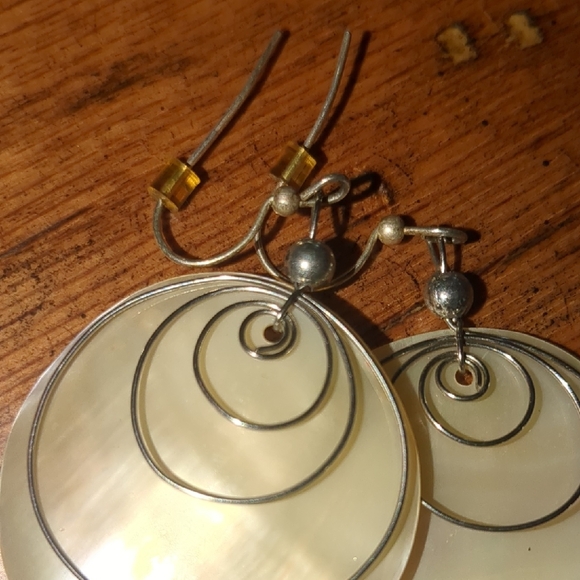 •Mother-of-Pearl Wired Wrapped Round Earrings - Picture 3 of 4